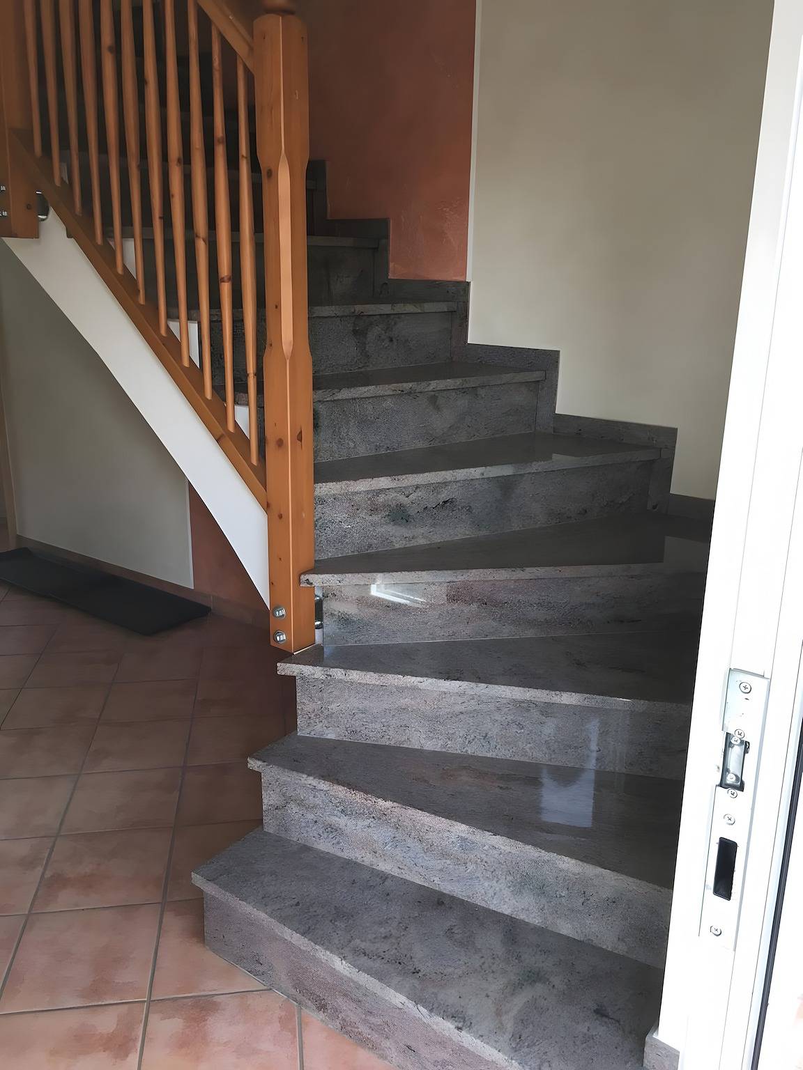 Ganze Wohnung, Ferienwohnung 'Ferienhaus Casa Moderna' mit Bergblick, privater Terrasse und Wlan in Wiesbaum, Vulkaneifel