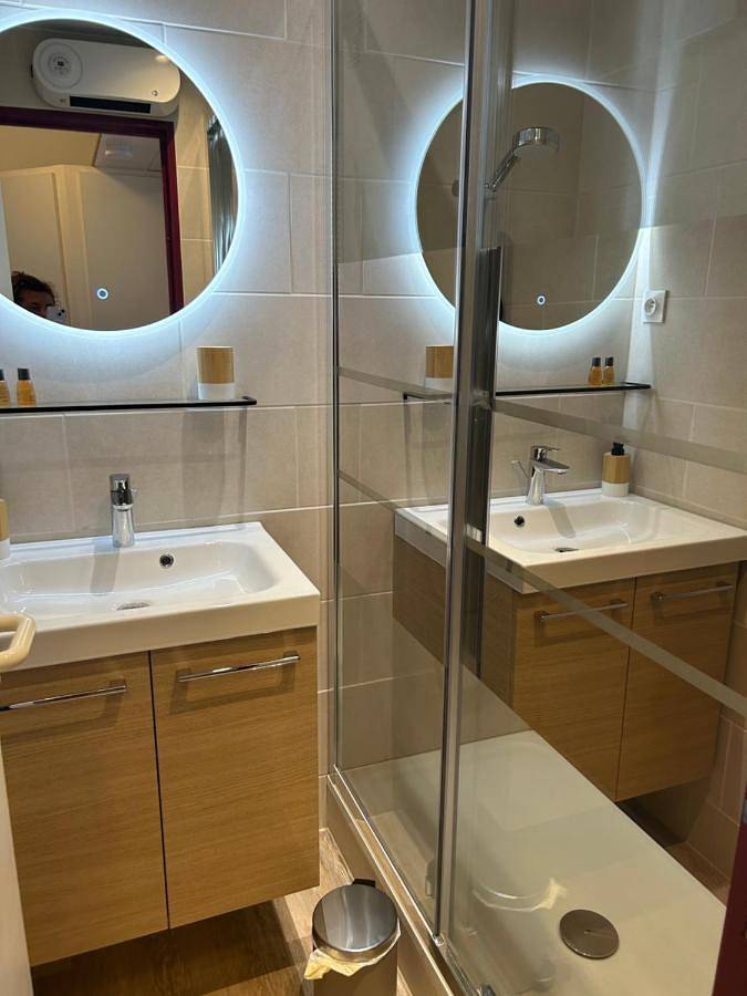 Gîte pour 4 personnes, avec piscine ainsi que jardin et vue dans Plage La Badine - 2