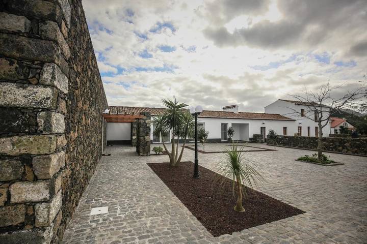 Casa de férias para 2 pessoas, com Terraço e Jardim e ainda Piscina and Vista em Rabo de Peixe