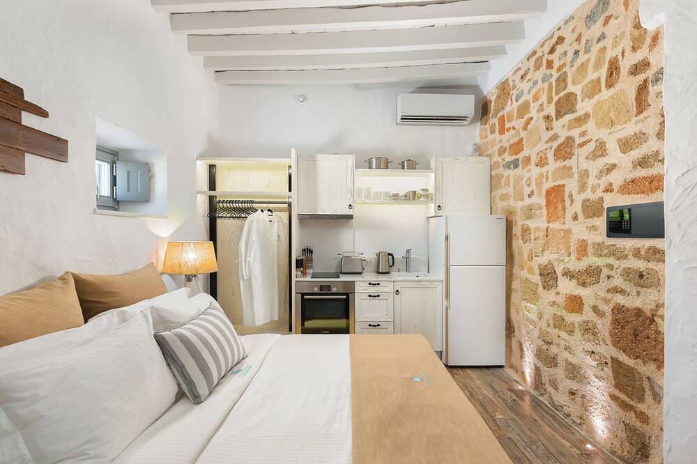 Entire apartment, Brand New!!! Lindos shore Superior Studio just above Lindos main beach !!! in Lindos Beach, Lindos