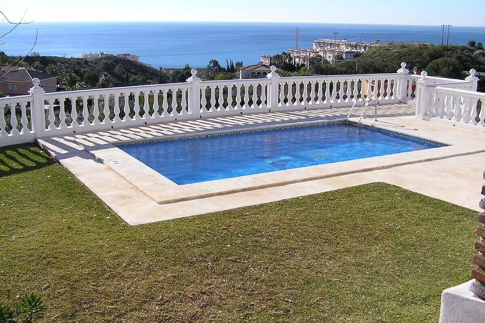 Benalmadena Villa Apartment,close to beach, nice private pool Internet/Wifi in La Capellania, Benalmádena