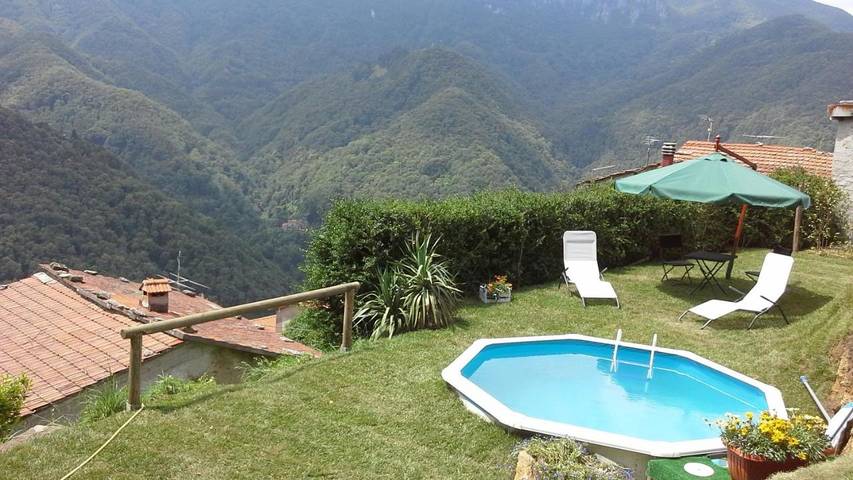 Ferienhaus für 6 Personen, mit Terrasse und Garten sowie Pool und Ausblick in Stazzema