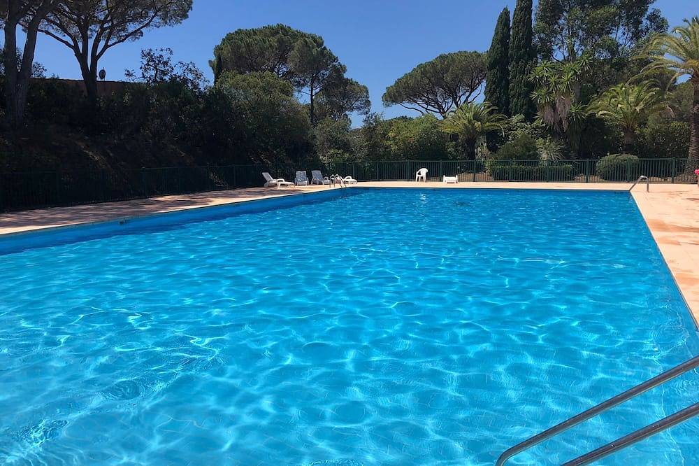 Ganze Wohnung, Farmhouse near beach in shade of umbrella pines with sea view in Gigaro, La Croix-Valmer