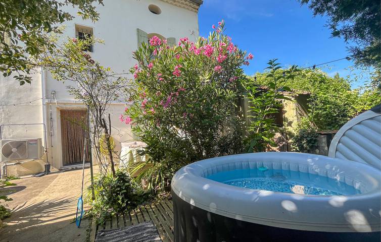 Location de vacances pour 6 personnes, avec piscine et terrasse à Pont-Saint-Esprit - 2