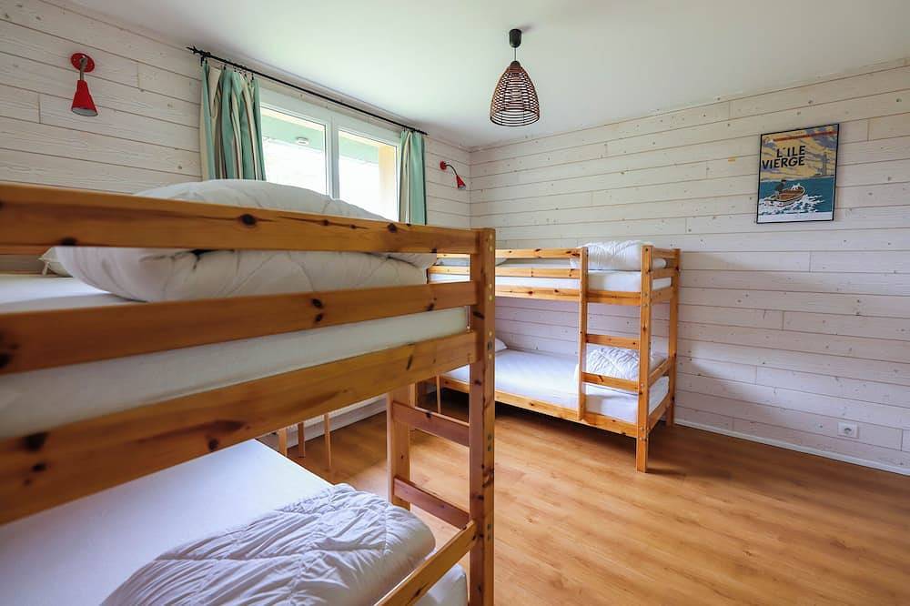 Gîte familial 6/8 personnes à 100m de la mer/Gr34 avec piscine in Guissény, Région de Brest