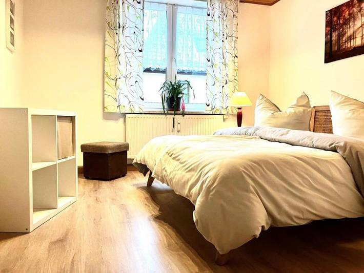 Ferienwohnung für 6 Personen, mit Terrasse und Garten in Zwickau - 2