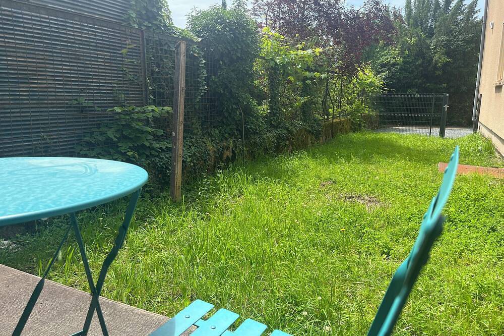 Entire apartment, Spacious, bright, modern apartments in the heart of Saint-Honoré in Saint-Honoré-les-Bains, Morvan Regional Nature Park