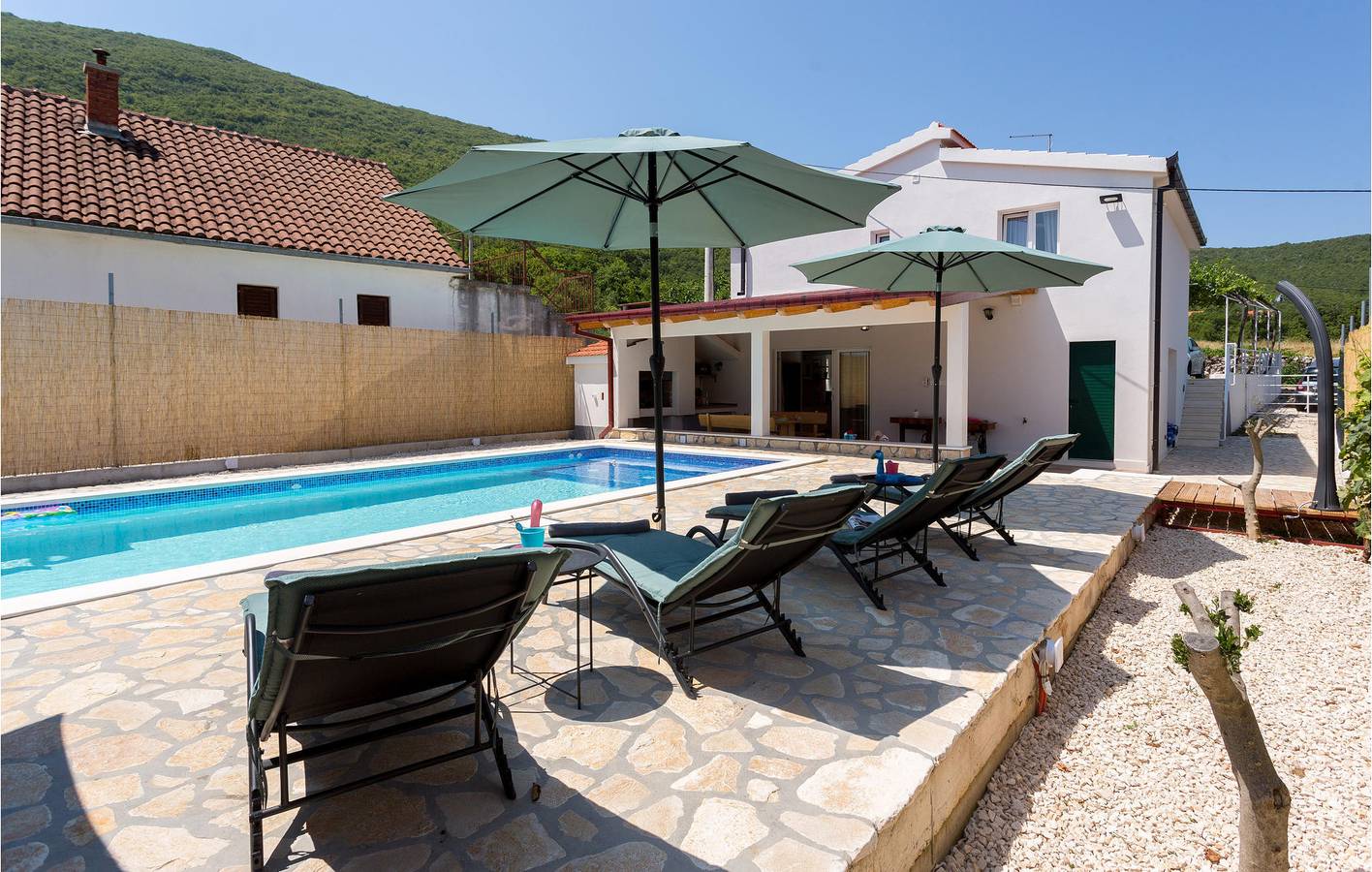 Geräumiges Apartment mit einem Schlafzimmer, Pool und Terrasse in Makarska Riviera
