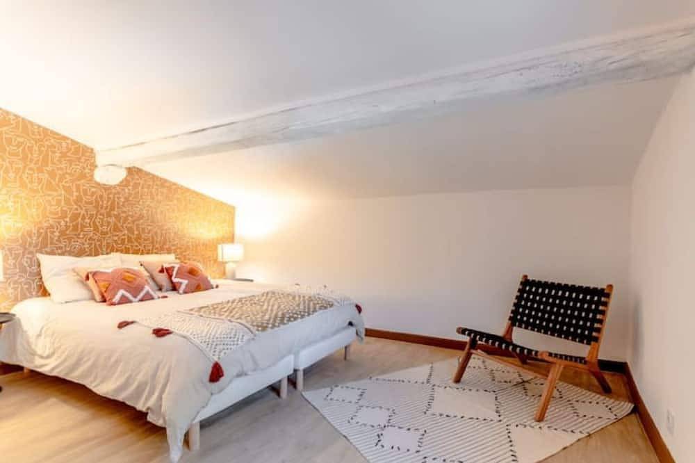 Villa Les Lauriers 150 m from the sea heated pool, Grimaud, golfe St Tropez in Grimaud, Mediterranean Coast (France)
