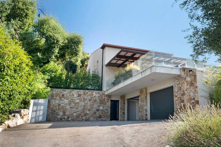 Moderne Luxusvilla Corian mit allem Komfort im Herzen des Esterel-Gebirges in Les Adrets-de-l'Estérel, Mittelmeerküste (Frankreich)