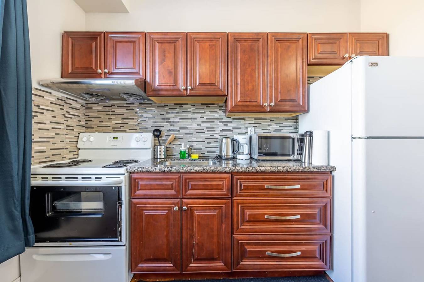 Entire apartment, Modern 1Br Getaway, Walk to Niagara Falls in Niagara Falls, Niagara falls