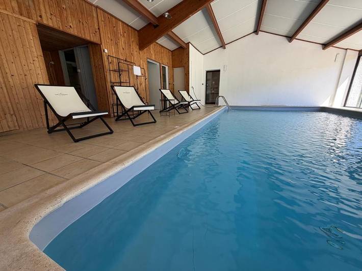Location de vacances pour 16 personnes, avec Terrasse ainsi que Piscine et Sauna à Festigny