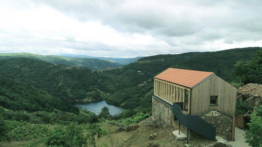 Casa rural para 5 personas, con Balcón y Terraza además de Jardín y Vistas al lago en Saviñao
