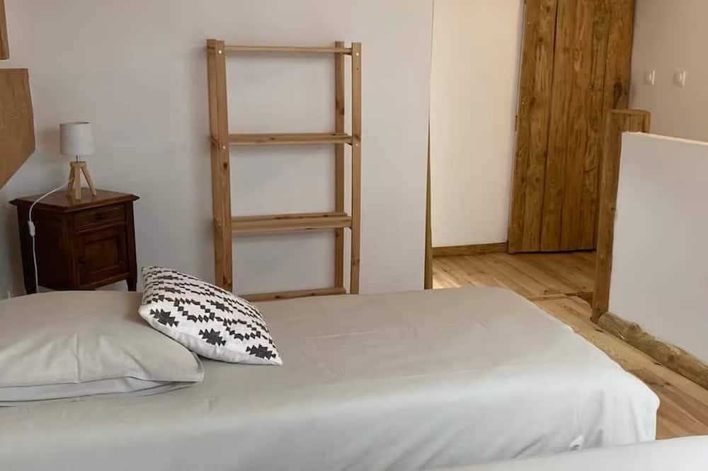 Gîte Les Vieilles Pierres au porte de la forêt pour les familles ou entre amis in Satillieu, Région de Tournon-sur-Rhône