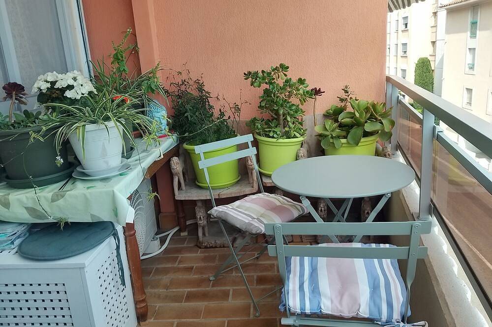 Appartement entier, Studio La Mer à pied à Boulouris - 83700 Saint Raphaël in Boulouris, Saint-Raphaël