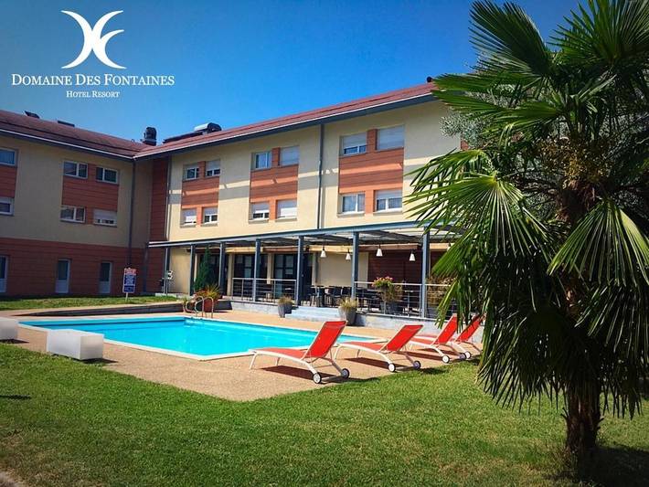 Hôtel pour 2 personnes, avec piscine ainsi que jardin et vue, animaux acceptés à Bernin (Isère) - 2