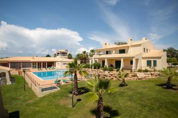 Bungalow für 6 Personen, mit Balkon und Pool sowie Garten an der Algarve