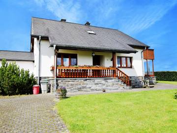 Gîte pour 9 personnes, avec jardin et terrasse, animaux acceptés à St. Vith