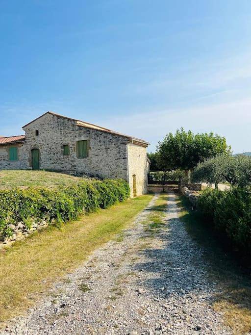 Location de vacances pour 6 personnes, avec piscine ainsi que jacuzzi et jardin à Saint-Hilaire-de-Brethmas - 3