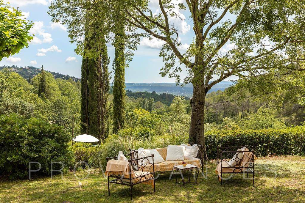 Provencal holiday home with a view of Fayence in Fayenza, Region de Draguignan