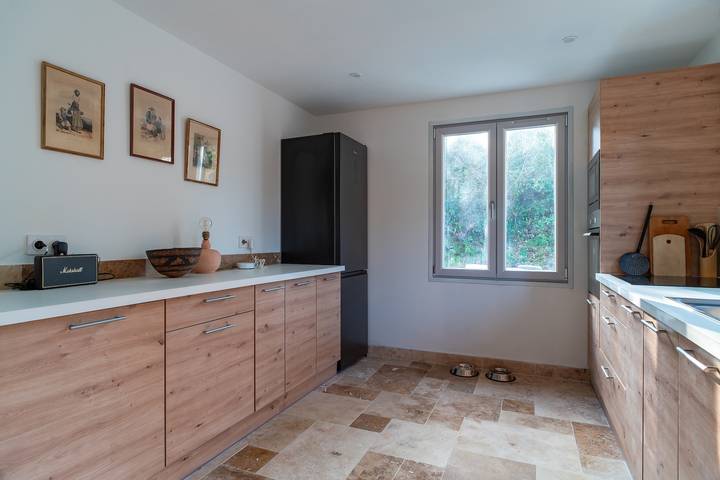 Ty Yseult - Maison Bretonne avec Jardin in Locronan, Région de Châteaulin