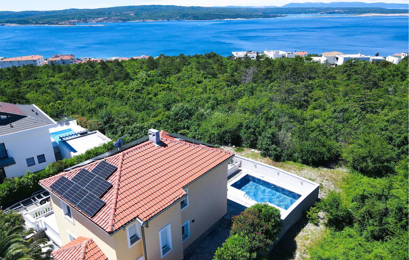 Gemütlich, nur 2,5 km vom Strand entfernt: Pool, Terrasse und WLAN – der perfekte Urlaubsort! in Crikvenica, Primorje-Gorski Kotar