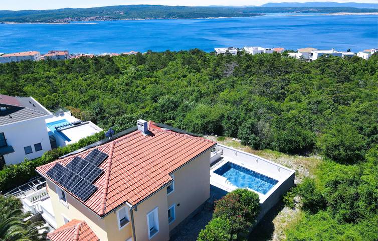 Ferienhaus für 8 Personen, mit Pool und Terrasse in Crikvenica