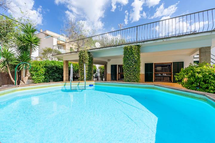 Finca für 10 Personen, mit Balkon und Terrasse sowie Garten in Can Pastilla