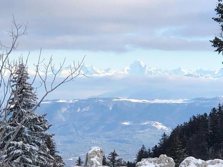 Location de vacances pour 14 personnes, avec jardin et vue à Chézery-Forens - 4