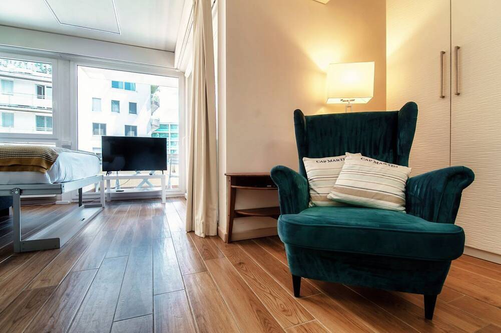 Ganze Wohnung, Moderne Einzimmerwohnung mit Balkon in der Nähe des Bahnhofs Paradiso (Terrazza Paradiso 2) in Paradiso, Luganersee