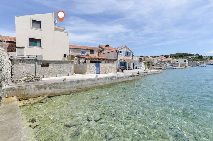 Ganze Wohnung, Apartment Mirni by the sea in Prvić Luka (Kroatische Adria), Prvić Luka