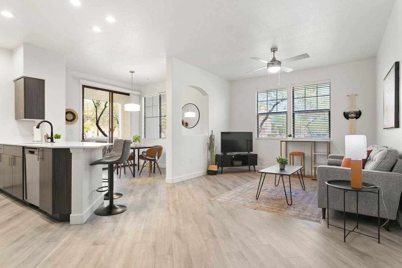 Ganze Wohnung, Cozysuites Glendale by the stadium w pool 17 in Glendale, Maricopa County