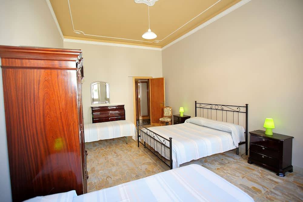 Villa Giove. Maison sicilienne prestigieuse et très spacieuse avec jardin exclusif in Avola, Province de Syracuse