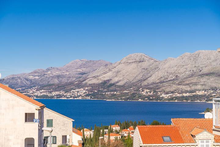 Vacation rental for 4 people, with balcony and ocean view in Cavtat