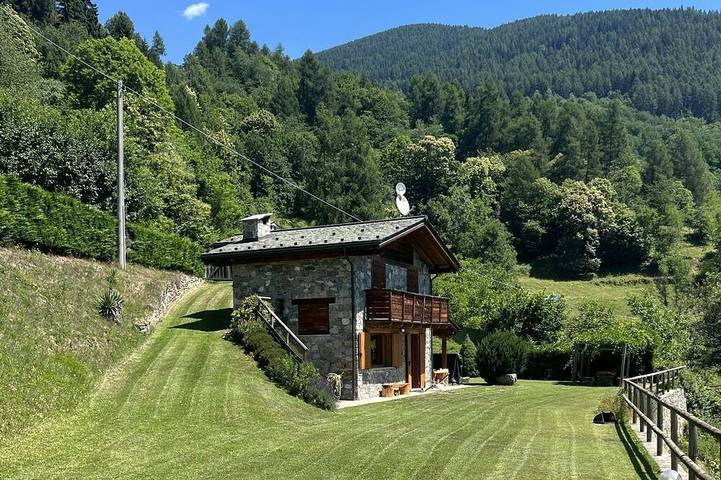 Gîte pour 8 personnes, avec Balcon et Jardin à Teglio