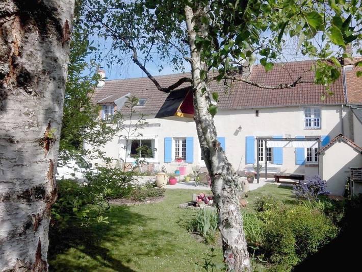 Location de vacances pour 3 personnes, avec Terrasse et Jardin ainsi que Piscine et Vue à Onzain