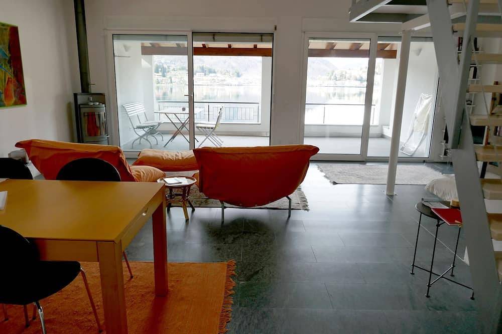 Ganze Wohnung, Moderne, comfortable Loft-Wohnung, direkt am See und Monte Caslano gelegen. in Caslano, Luganersee (Italien)