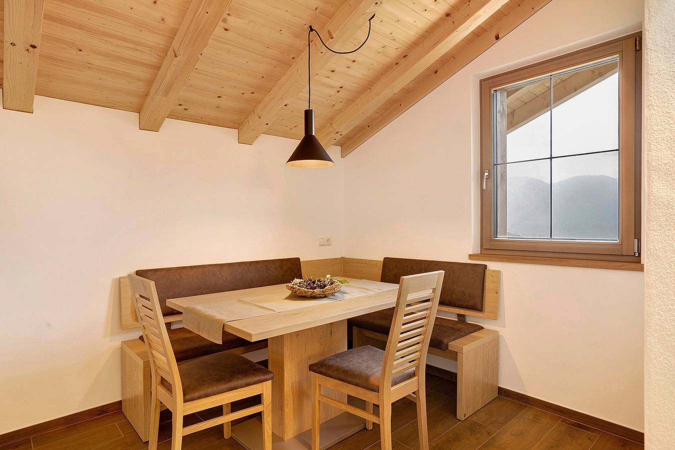 Appartamento intero, Appartamento per vacanze "Rosenblick" con vista sulle montagne, terrazza, balcone e giardino in Comune di Tirolo, Gruppo Tessa