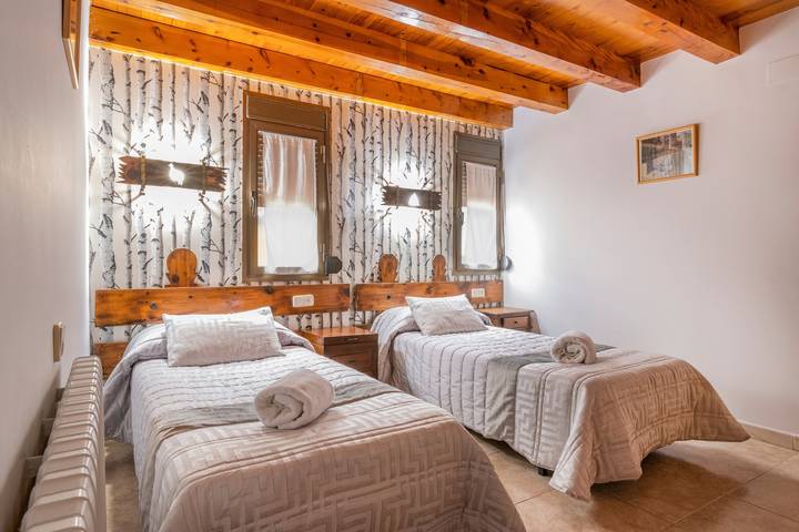 Hel lägenhet, Holiday Apartment "Casa Batlle Ginebro" with Mountain View & Wi-Fi in Sarroca de Bellera, Katalanische Pyrenäen