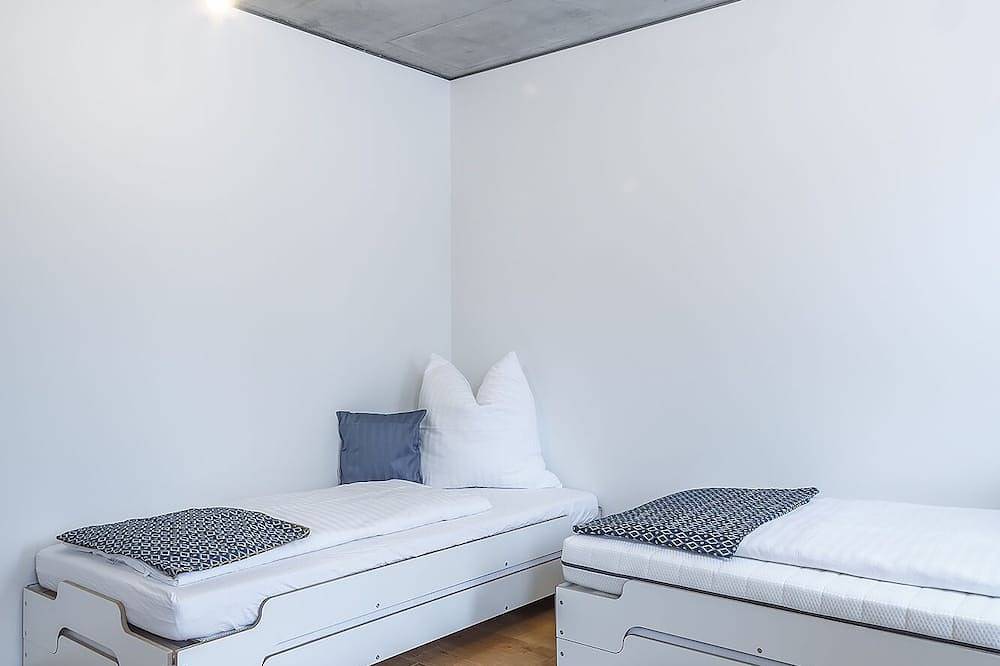 Ganze Wohnung, Wohnen in der modernen \"Villa Kunterbunt\" in Puchheim, Oberbayern