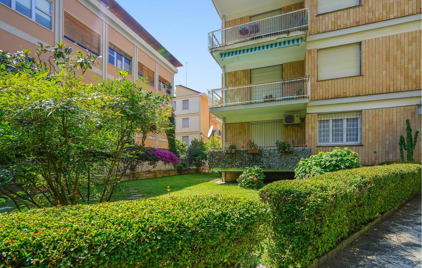 Entire holiday apartment, Beachside Haven with AC, Terrace, Parking - 600m to Beach in Lavagna, Lavagna Municipality