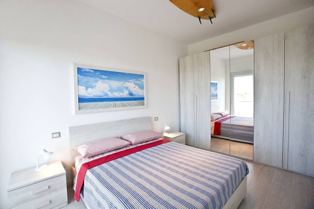 Ganze Wohnung, Apartment ideal for families with children, sea view, 200m from the beach in Anzio, Rom Provinz