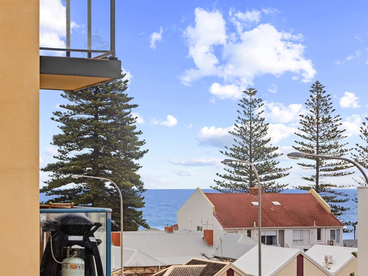 Entire apartment, Stylish 2-Bed Home Steps from Henley Beach in Henley Beach, South Australia
