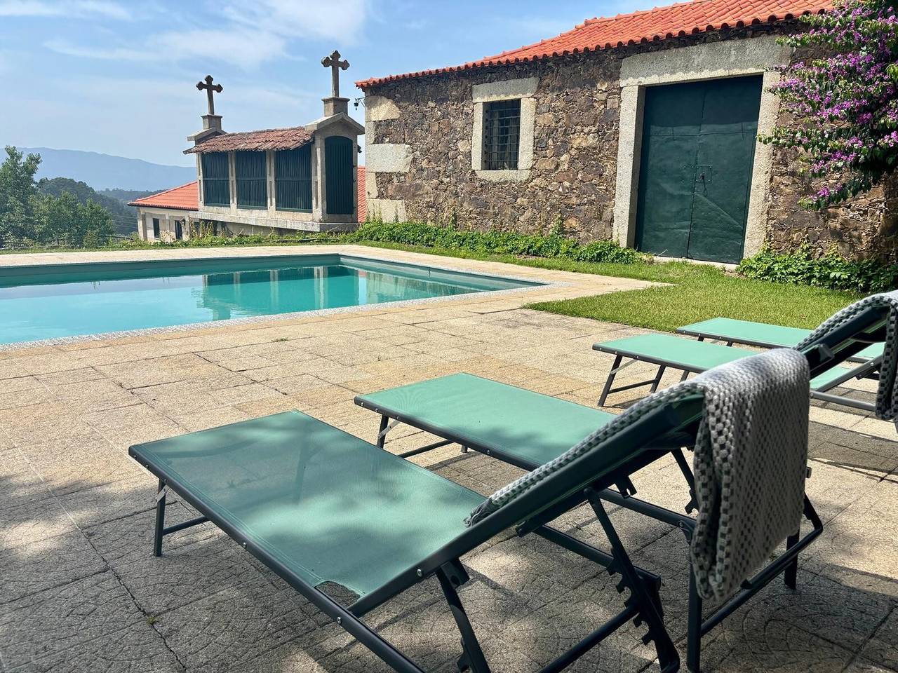 Eira Country House: Casa de vacaciones con vistas a la montaña y piscina in Fornelos e Queijada, Distrito de Viana do Castelo