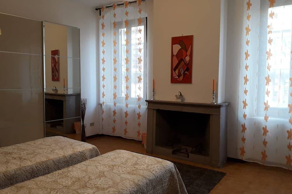 Geheel appartement, Stanza spaziosa e luminosa nel centro storico di Parma in Oltretorrente (Parma), Parma