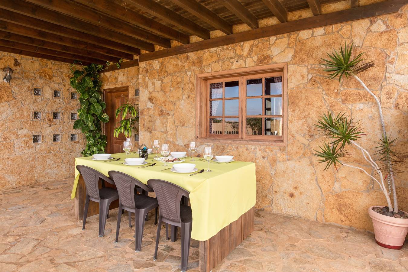 Casa rural ecológica "Laura" con terraza, vistas a la montaña y Wi-Fi in Puerto del Rosario, Fuerteventura