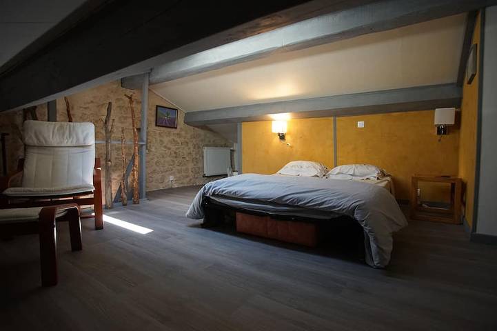 Gîte pour 6 personnes, avec terrasse ainsi que piscine et jardin à Saint-Restitut - 2