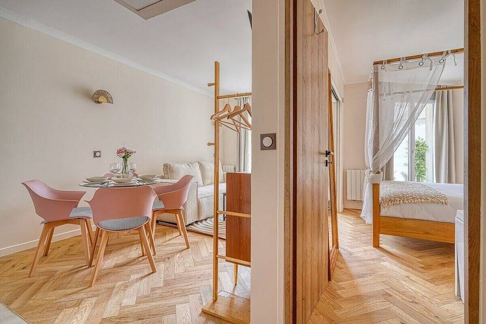 Apartamento entero, The Place To Be Paris Def-Apartamento-Balcón-Baño privado in Courbevoie, Altos del Sena