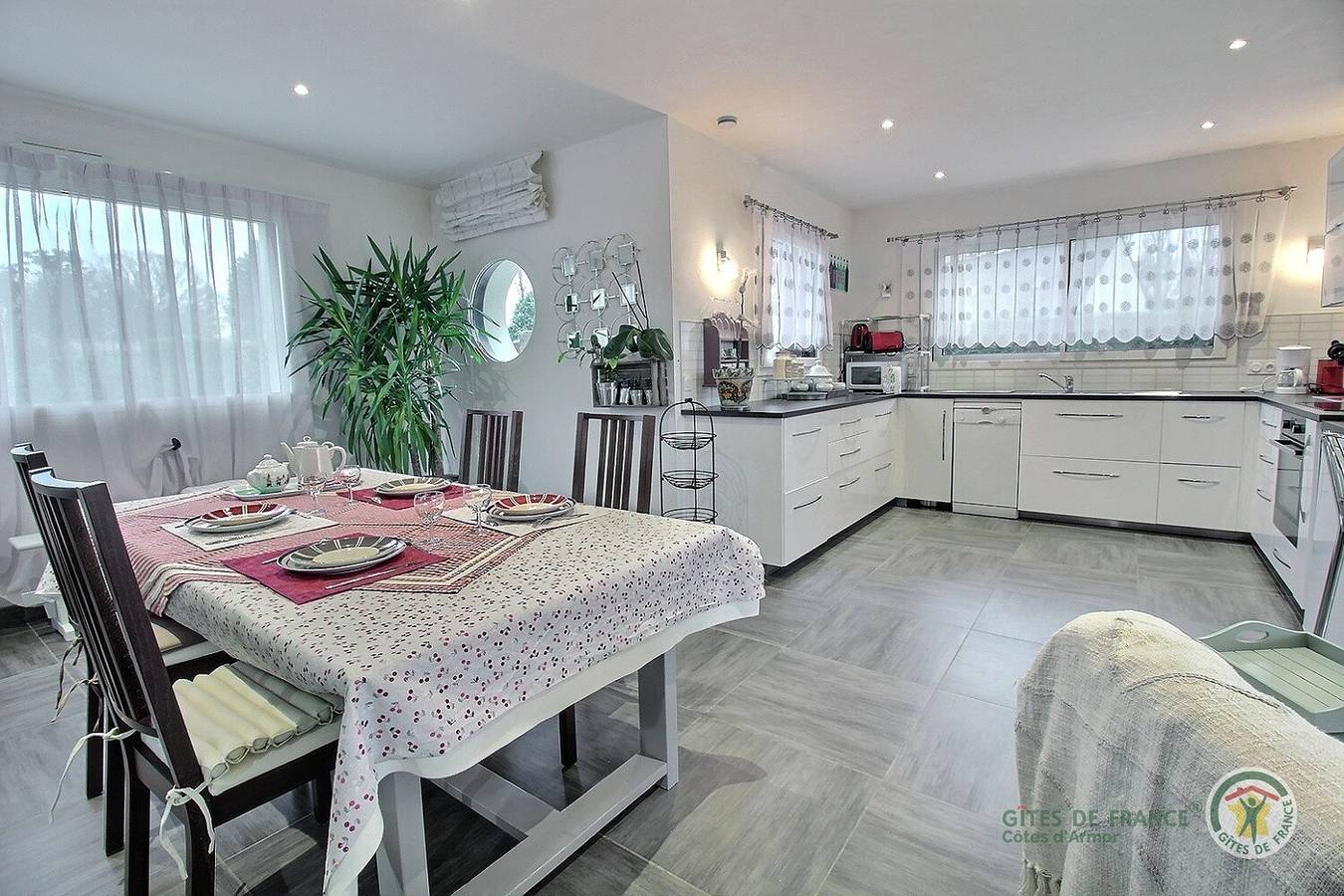 Gemütliche 2,5km Strand Gite mit Parkplatz & Internet in Perros-Guirec, Rosa Granitküste