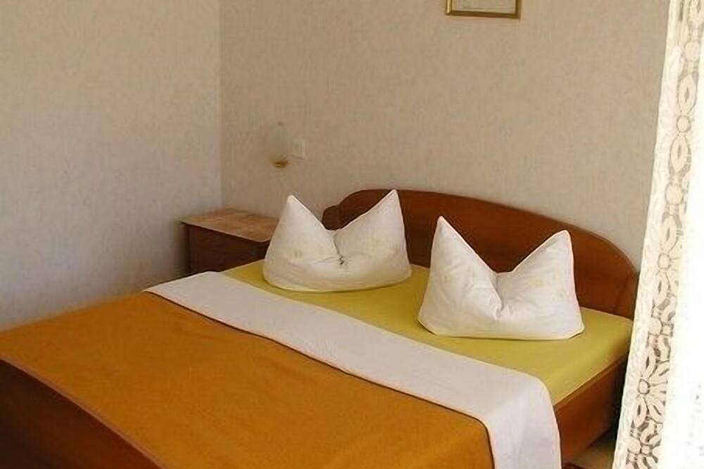 Room in Vodice with Terrace, Air condition, Wifi (4826-2) in Vodice, Šibenik-Knin